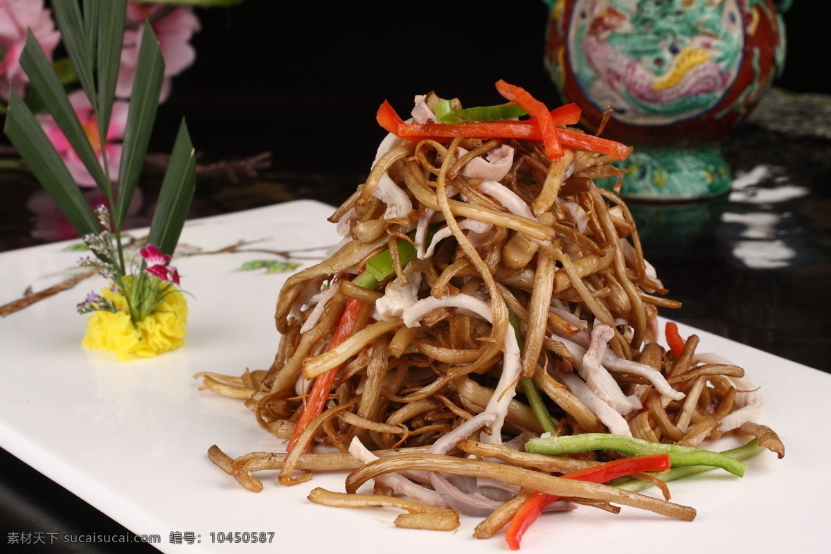 茶树菇培肚丝 蘑菇 茶树菇 肚丝 肉 白盘 餐饮美食 传统美食