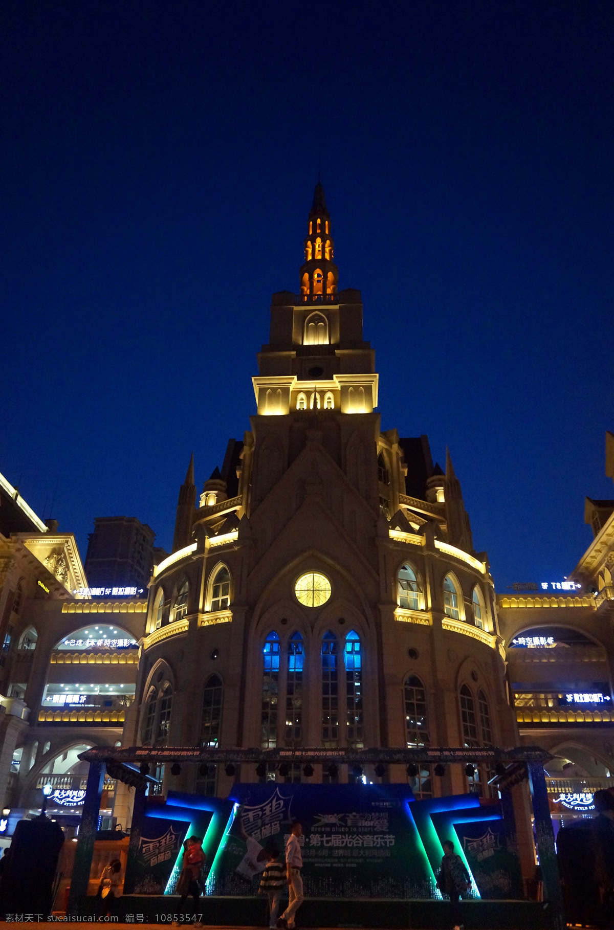 旅游摄影 欧式建筑 意大利风情街 意大利 风情 街 教堂 夜景 光谷广场 夜晚的风情街 家居装饰素材