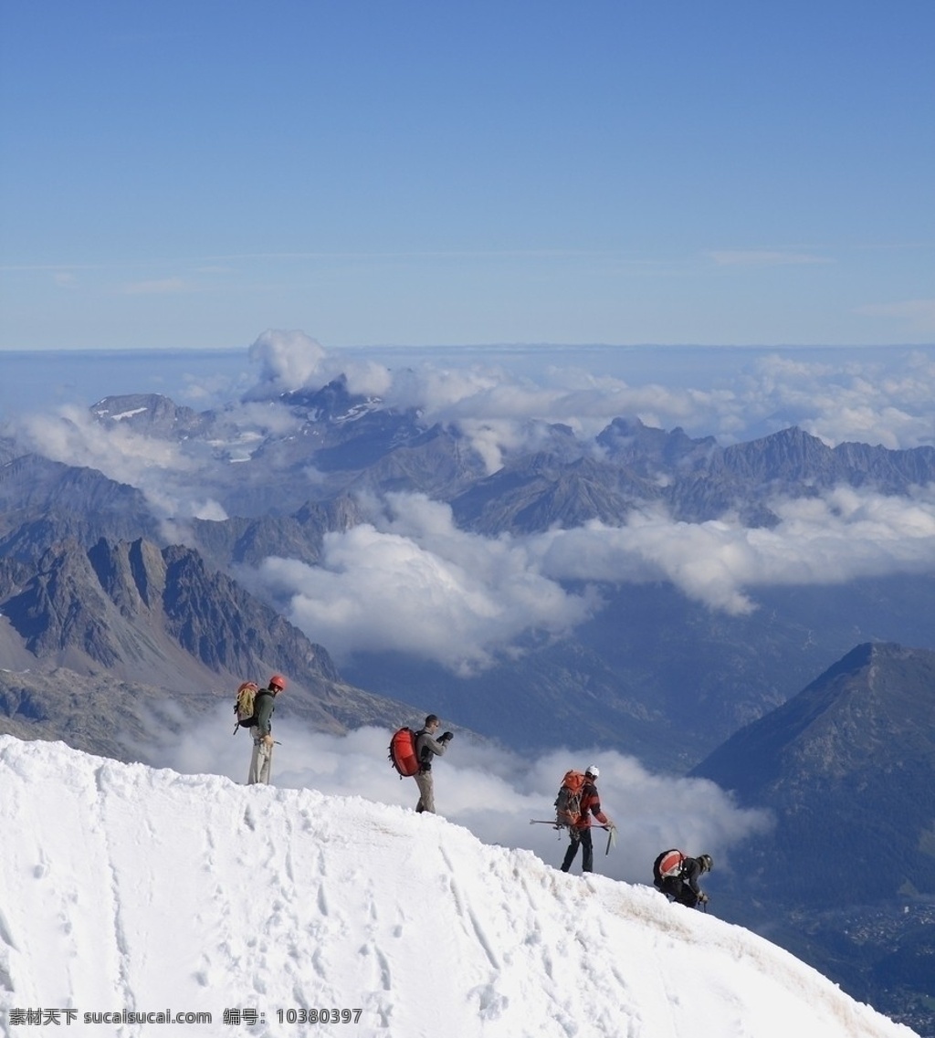 群山 雪山 云海 攀登 探险 人物 远景 协作 山水风景 自然景观