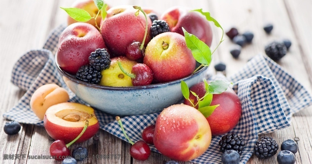 新鲜的水果 新鲜 水果 桃 蓝莓 黄桃 美食图片 生物世界