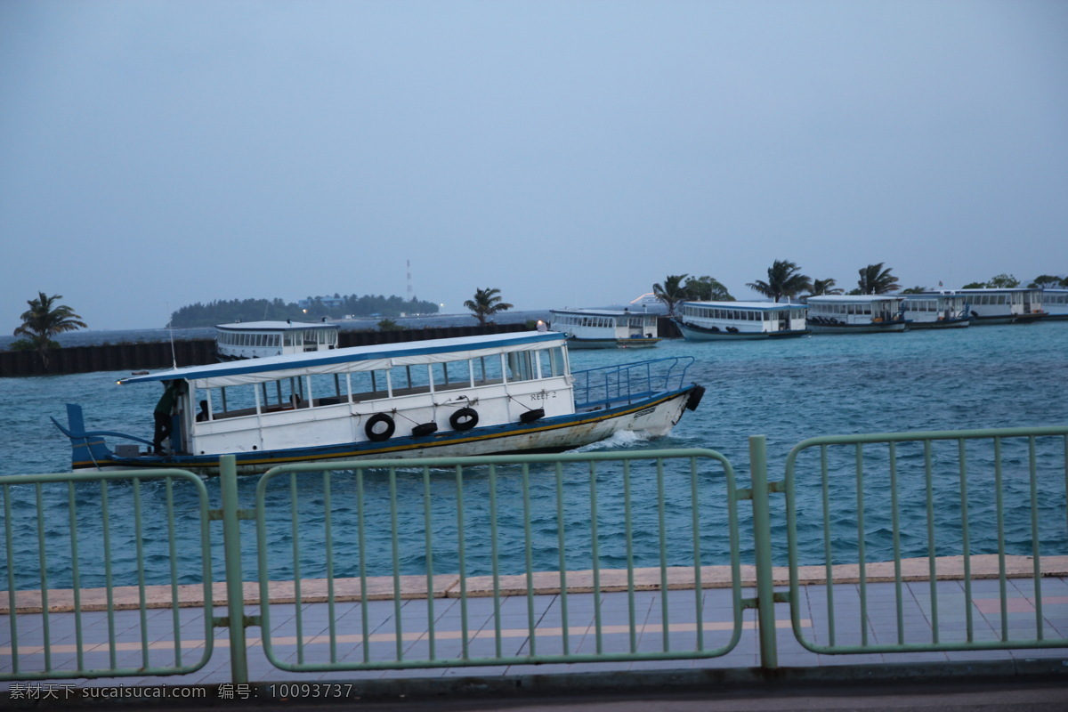 泊 船 大海 港口 国外旅游 栏杆 蓝色 旅游摄影 天空 泊船 游艇 风景 生活 旅游餐饮