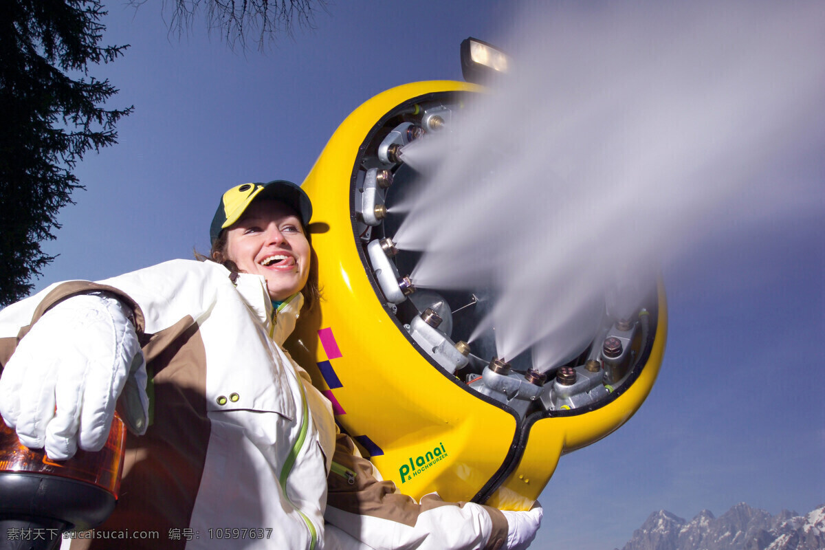 喷雪 冬天 喷雪机 加雪 运动 户外 户外运动 野外 体育用品 体育 国外小女孩 女孩 女人 滑雪 瑞士滑雪 瑞士风光 雪山 体育运动 文化艺术