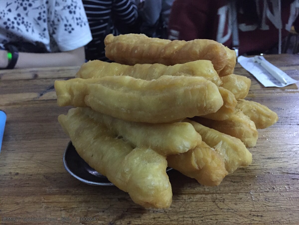 油条 早餐 小吃 传统 铁锅 炸油条 餐饮美食 传统美食