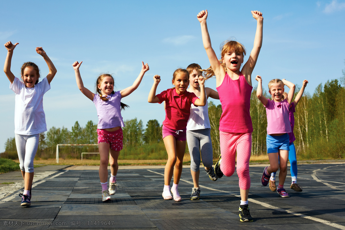 跑步 孩子 跑步的孩子们 儿童 小孩 人物 体育运动 锻炼 人物摄影 生活百科