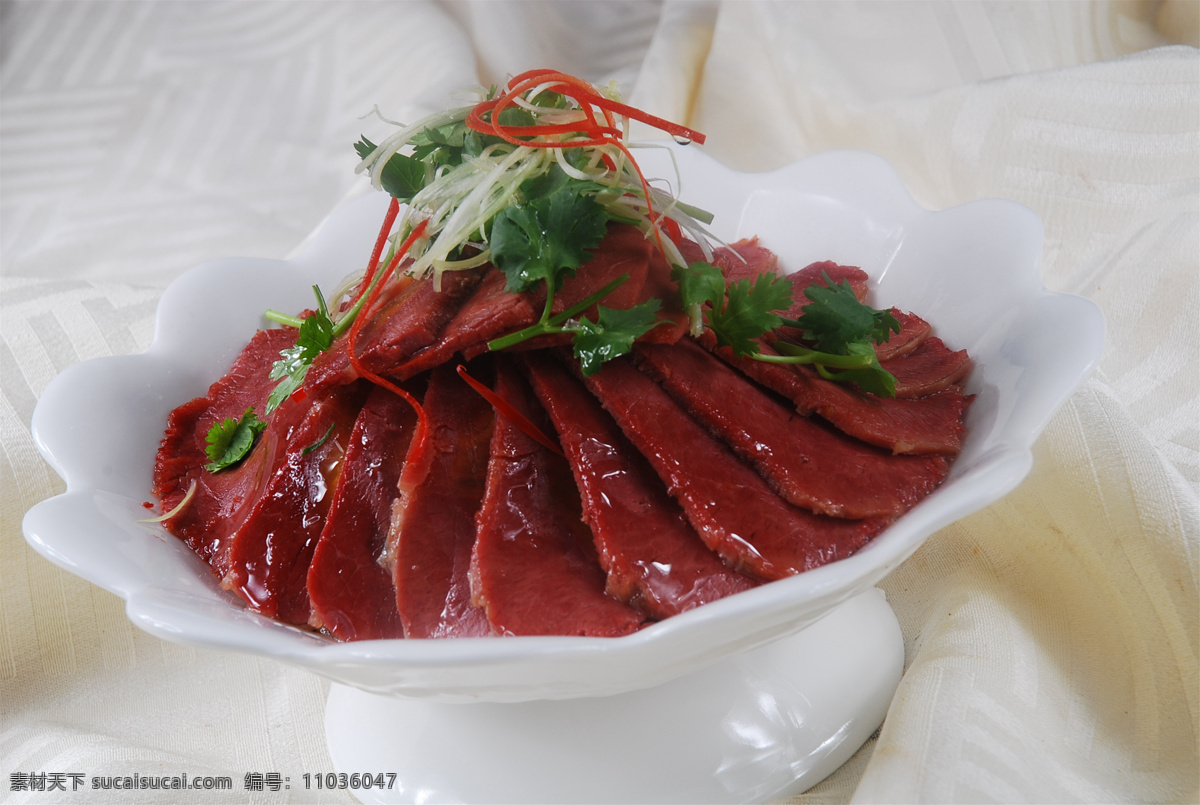 面皮捞牛肉 美食 传统美食 餐饮美食 高清菜谱用图