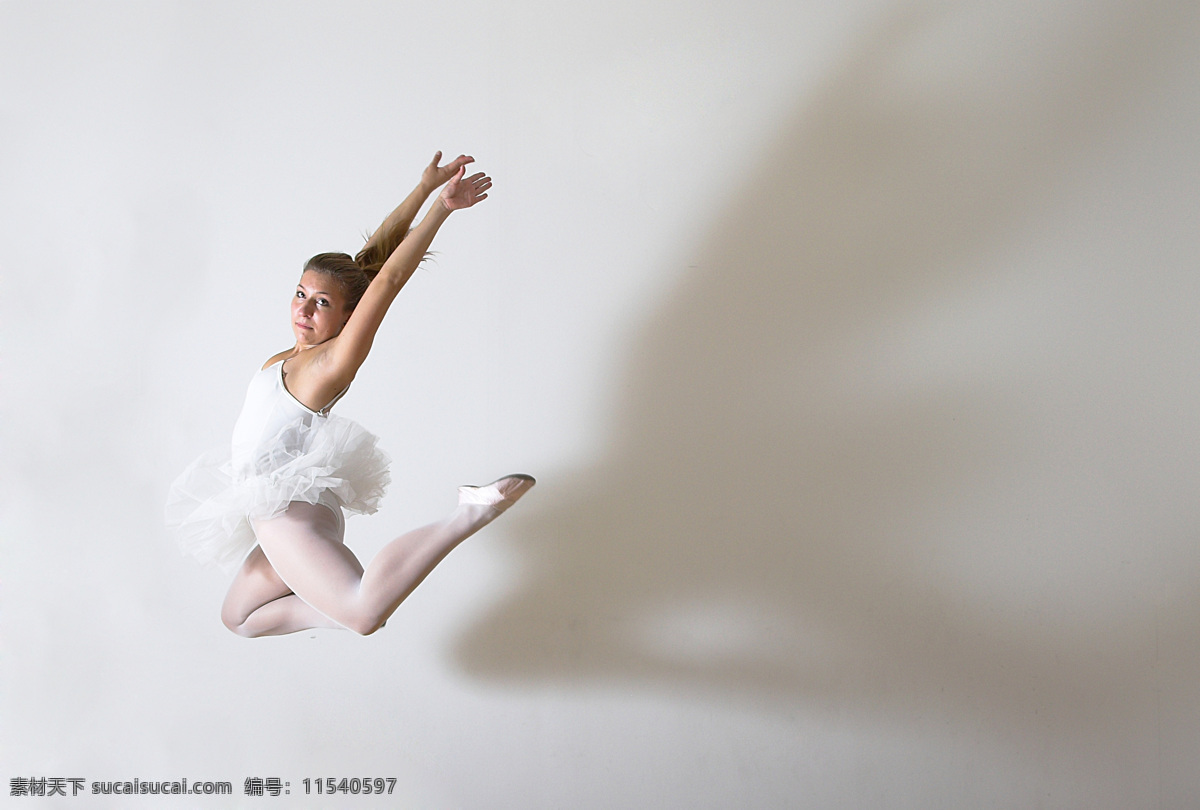芭蕾 白色 高雅 光影 女性 特写 跳跃 舞者 舞蹈 舞姿 ballet 艺术 优雅 西方 jump 舞蹈音乐 文化艺术 psd源文件