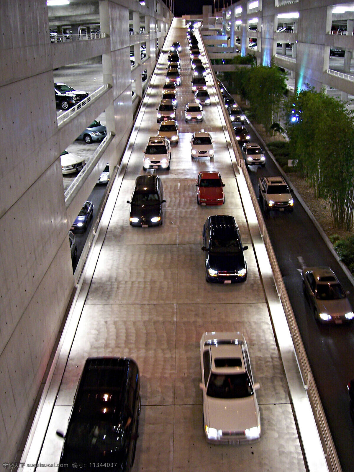 车 城市道路 城市交通 城市夜景 交通 交通工具 轿车 汽车 汽车摄影 汽车行驶 规律行车 汽车驾驶 汽车特写 生活百科 汽车灯光 夜景 汽车夜间行驶 现代科技