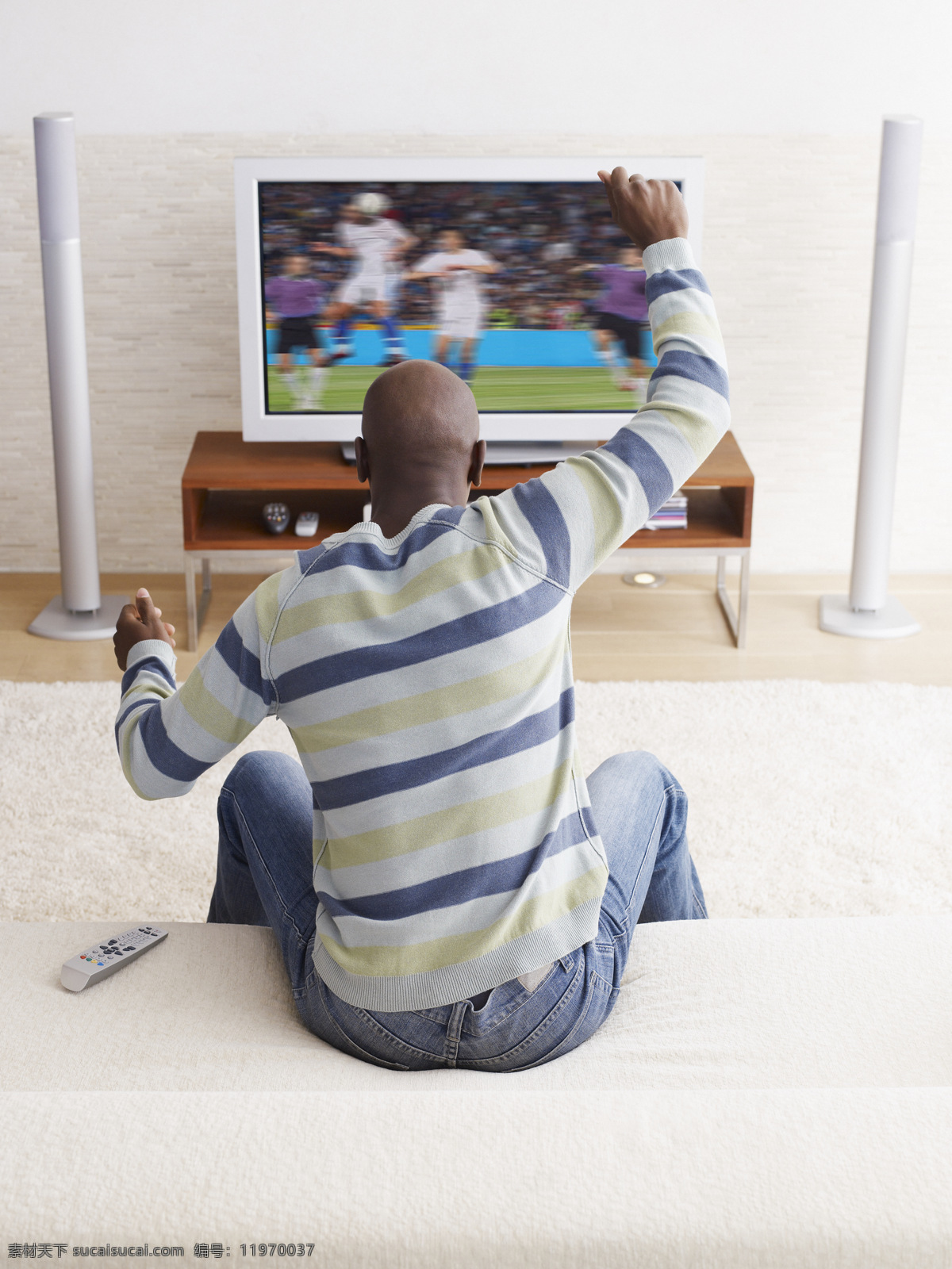 看电视 看球赛 兴奋 激动 球迷 男人 男性 日常生活 人物摄影 人物图库 人物 高清 日常 生活