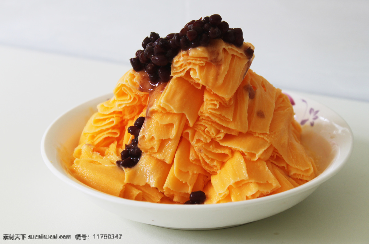 芒果绵绵冰 木瓜 水果 白色 牛奶 芒果 芒 果 红豆 绵绵冰 冰淇淋 盘子 橙色 传统美食 餐饮美食