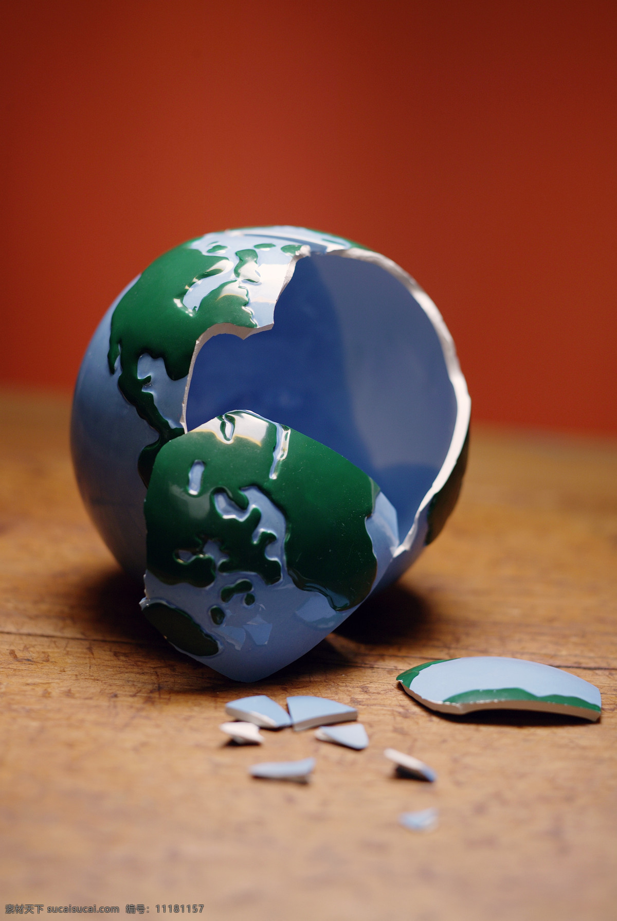 破碎 地球 特写 商务 金融贸易 全球商务导航 创意 抽象 地球仪 瓷器 碎片 摄影图 高清图片 地球图片 环境家居