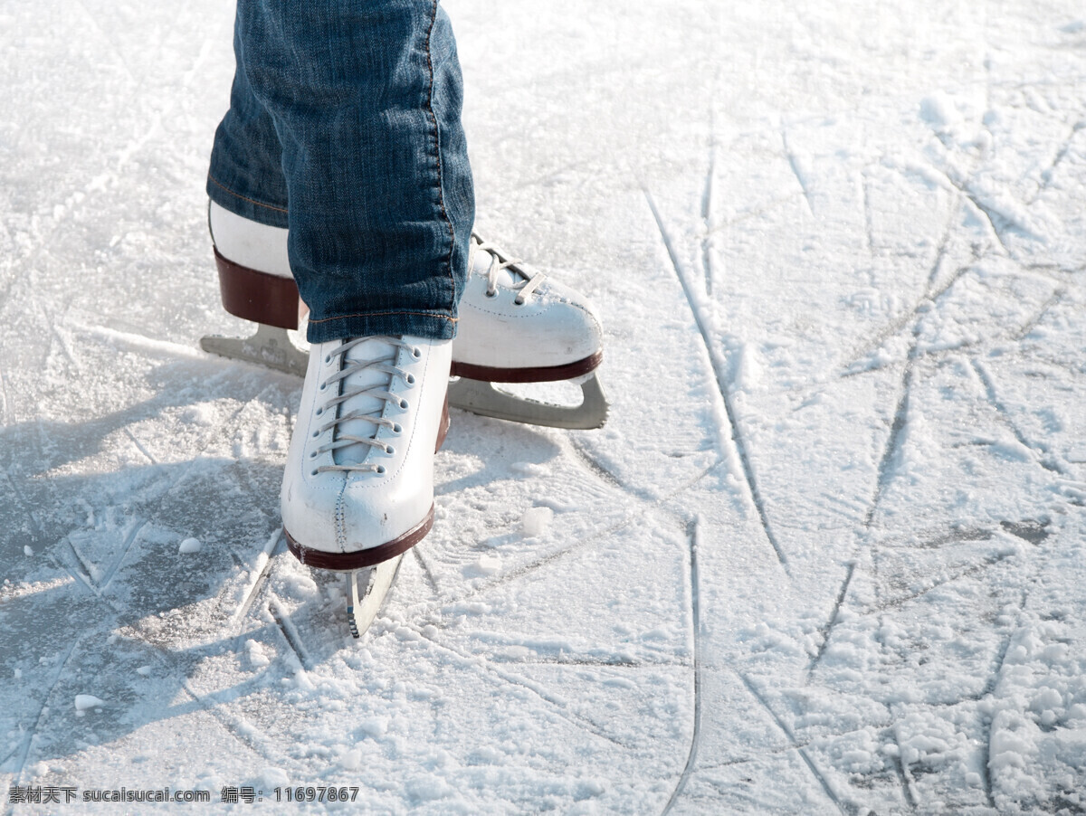 滑雪 场上 溜冰鞋 运动 滑冰 冰雪 溜冰 滑冰场 运动人物 滑雪图片 生活百科
