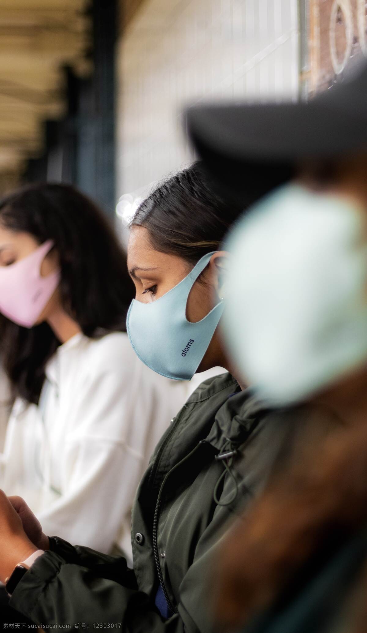 口罩 疫情图片 疫情 戴口罩外国人 公共场所 新型冠状病毒 生活百科 生活素材
