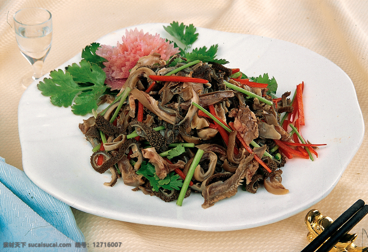 爆炒羊肚 羊肚 红椒 香芹 盘子 筷子 桌布 传统美食 餐饮美食