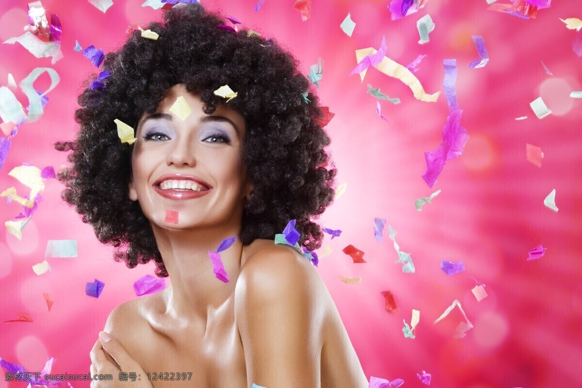 彩妆模特 夸张发型 美发 爆炸头 卷发 假发 笑容 笑脸 彩带 彩妆 唇彩 眼影 梦幻 唯美 写真 美女 模特 性感 漂亮 女性女人 气质 身材 诱惑 魅力女人 人物图库