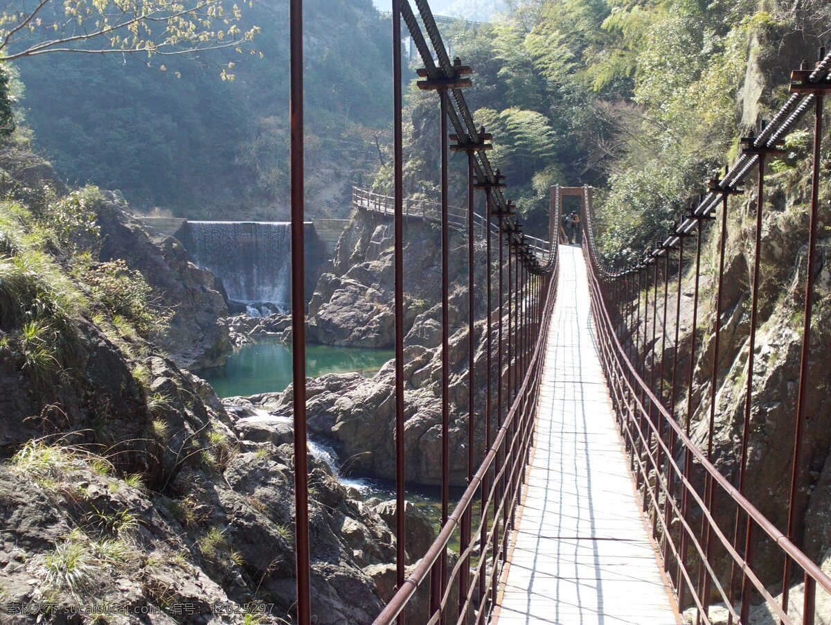 磐安十八涡 景区 内 山峰 起伏 怪石嶙峋 瀑潭精美 景观具有雄 奇 险 秀 幽 古之特色 图为铁索桥 国内旅游 旅游摄影