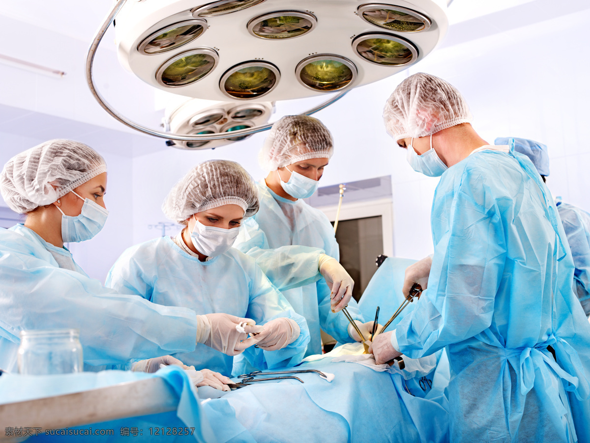 做 手术 医疗 团队 手术团队 医务人员 医疗设备 手术室 医生 医疗护理 现代科技