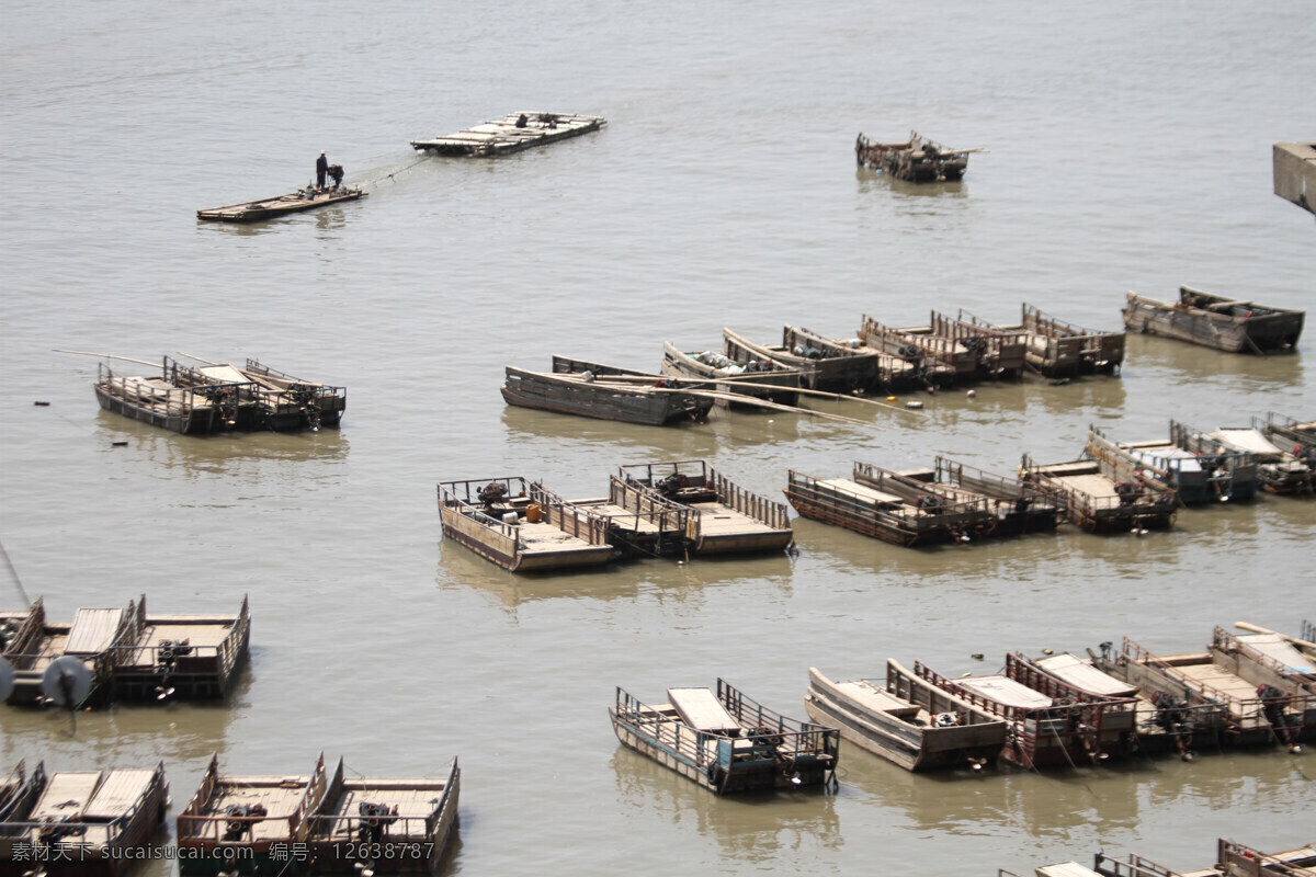 渔船 河流 一群渔船 工业生产 现代科技