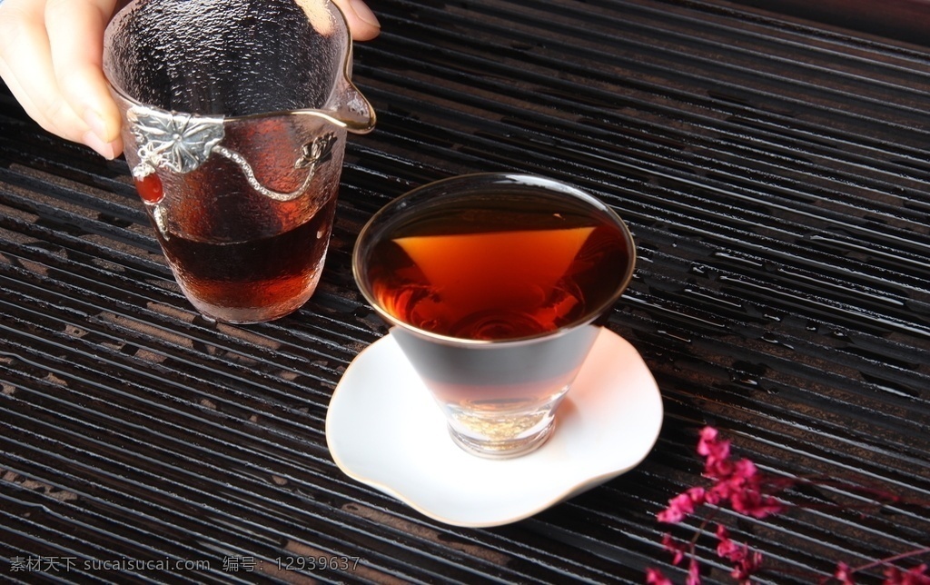 普洱茶 茶艺图片 茶艺 茶汤 杯子 茶杯 熟茶 喝茶 汤色 餐饮美食 饮料酒水