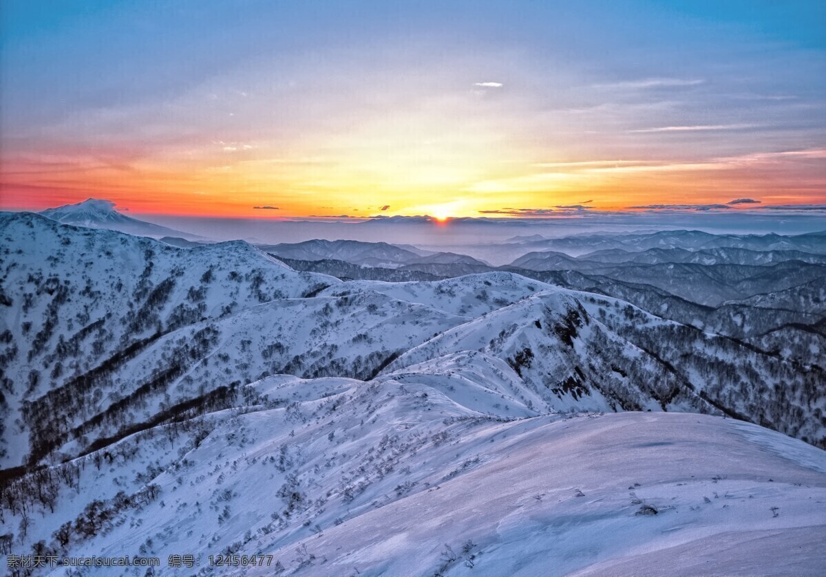 黄昏下的雪山 黄昏 雪山 高山上的日出 唯美风景 傍晚 夕阳西下 晨光 日落 山峰 高瞻远瞩 愿景 拥抱希望 希望 自然景观 山水风景