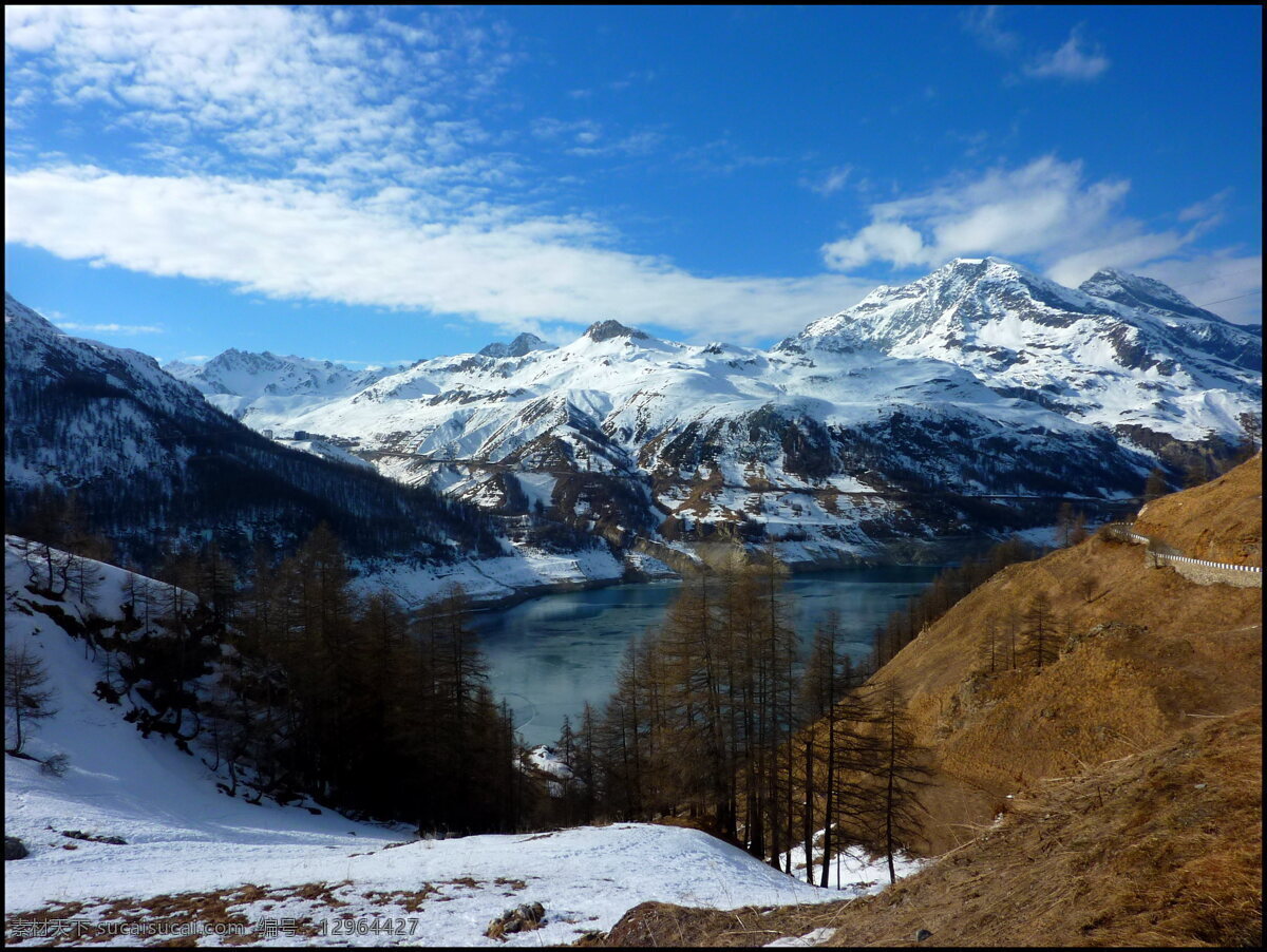 雪山 蓝天 白云 湖水 湖面 内陆湖 高山 山岭 环山公路 山水风景 自然景观