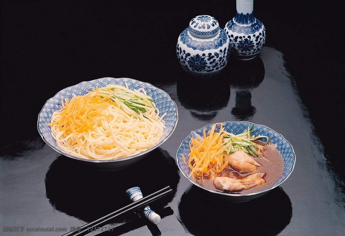 火锅 料理 餐饮美食 传统美食 火锅料 酱 景泰蓝 面条 陶瓷 火锅料理 酱油瓶 萝卜丝 黄瓜丝 psd源文件