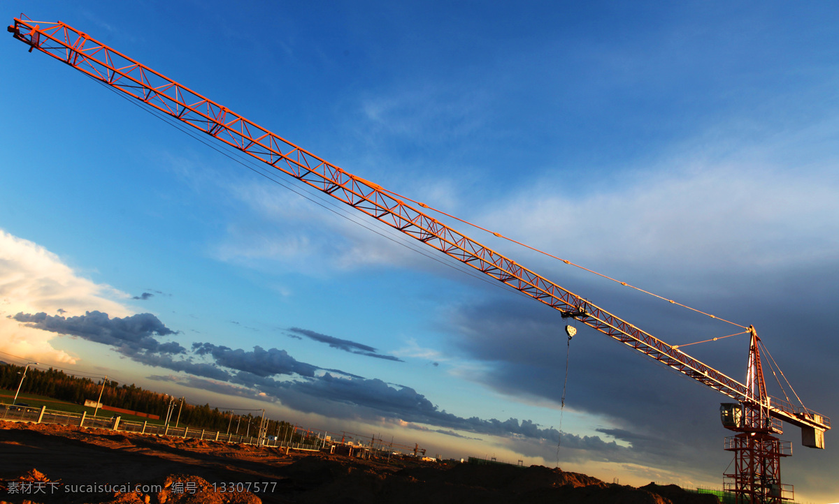工地畅想曲 施工工地 建设 吊车 长臂 壮观 塔吊 工业园区 蓝天 白云 工业生产 现代科技