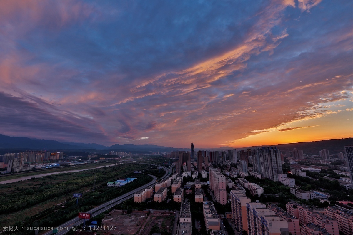 晚霞 陕西宝鸡 天空 彩云 建筑 楼房 渭河 公路 自然景观 山水风景