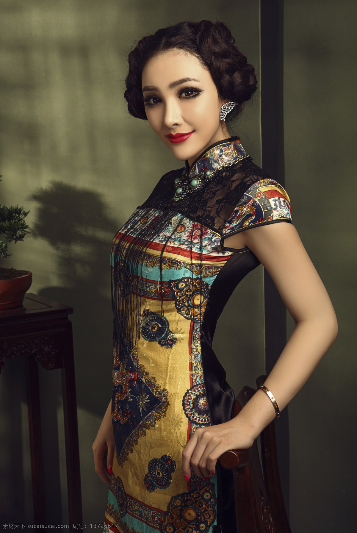 穿 旗袍 性感美女 性感女人 时尚美女 美女模特 美女写真 美女摄影 女性 服装模特 美女图片 人物图片