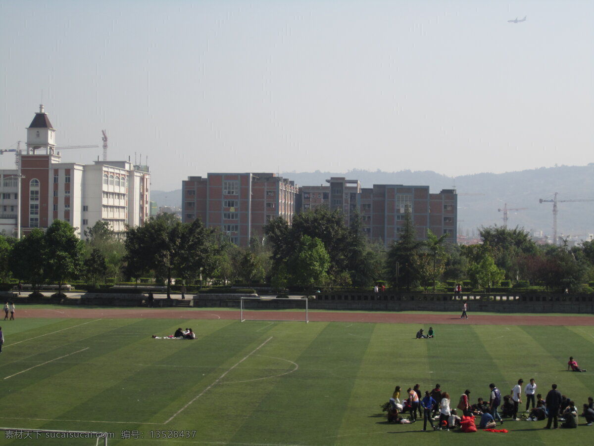 重庆 南方 翻译 学院 南方翻译学院 川外 操场 大学操场 校园操场 学生 大学校园风景 重庆大学风景 学校摄影 建筑摄影 建筑园林 灰色