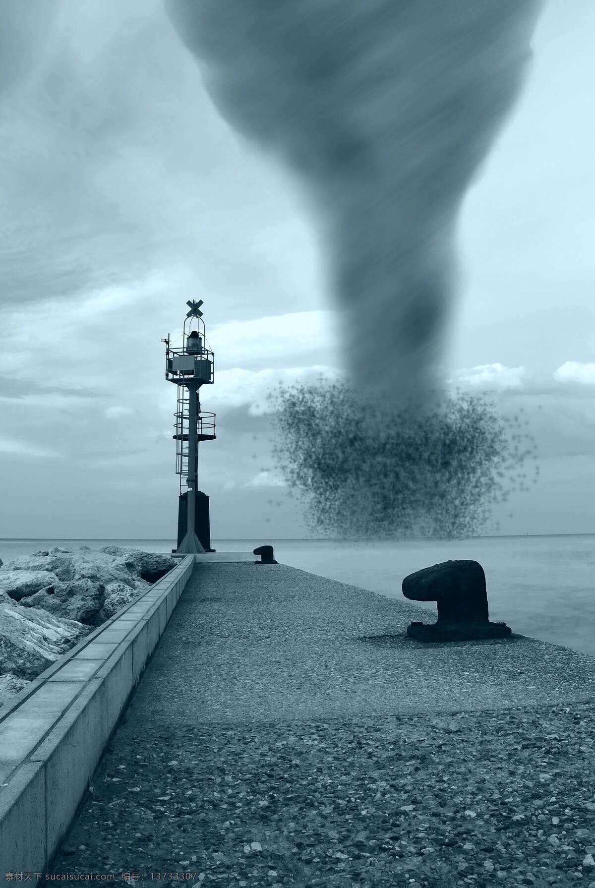 席卷 海面 龙卷风 灯塔 自然现象 自然灾害 灾难 其他风光 风景图片
