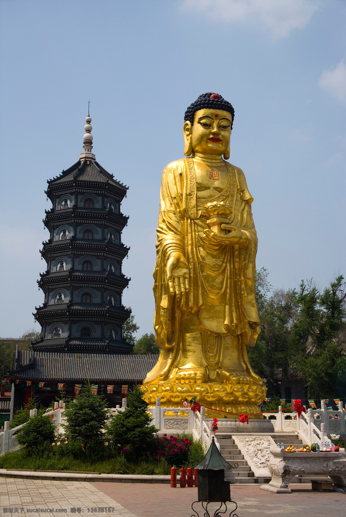 哈尔滨极乐寺 黑龙江 哈尔滨 极乐寺 寺庙 庙宇 古寺 佛祖 佛像 雕塑 金雕 金像 雕像 高塔 古塔 绿树 树木 蓝天 天空 白云 建筑 建筑园林