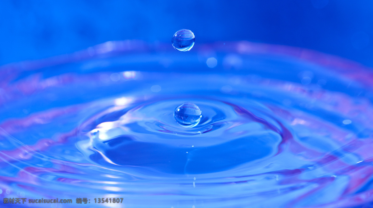 蓝色 水滴 蓝色水滴 水花 水珠 漩涡 自然景观 psd源文件