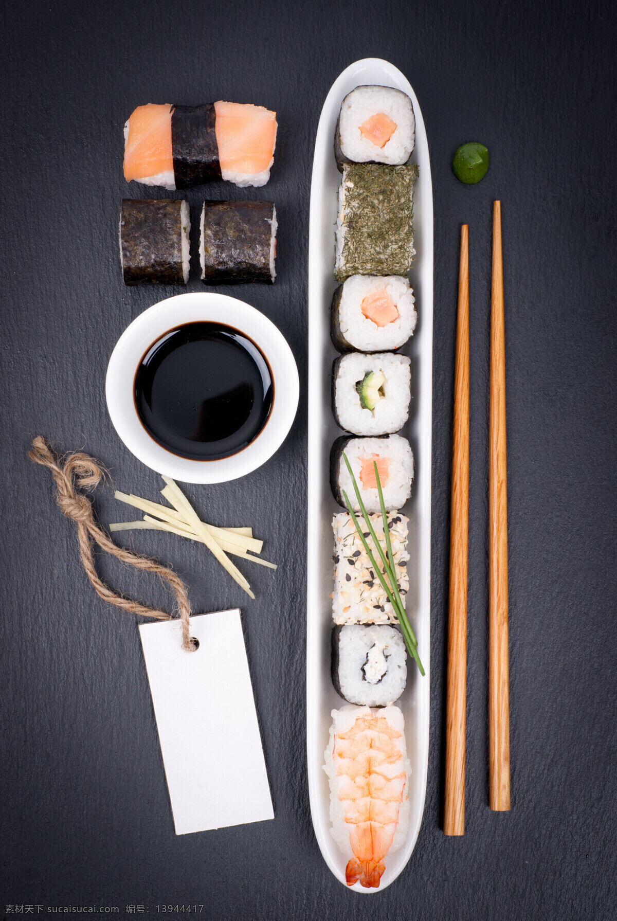 日本 寿司 蘸 酱 蘸酱 吊卡 吊牌 筷子 虾仁 海鲜 鱼肉 日本料理 日本美食 国外美食 美味 外国美食 餐饮美食 黑色