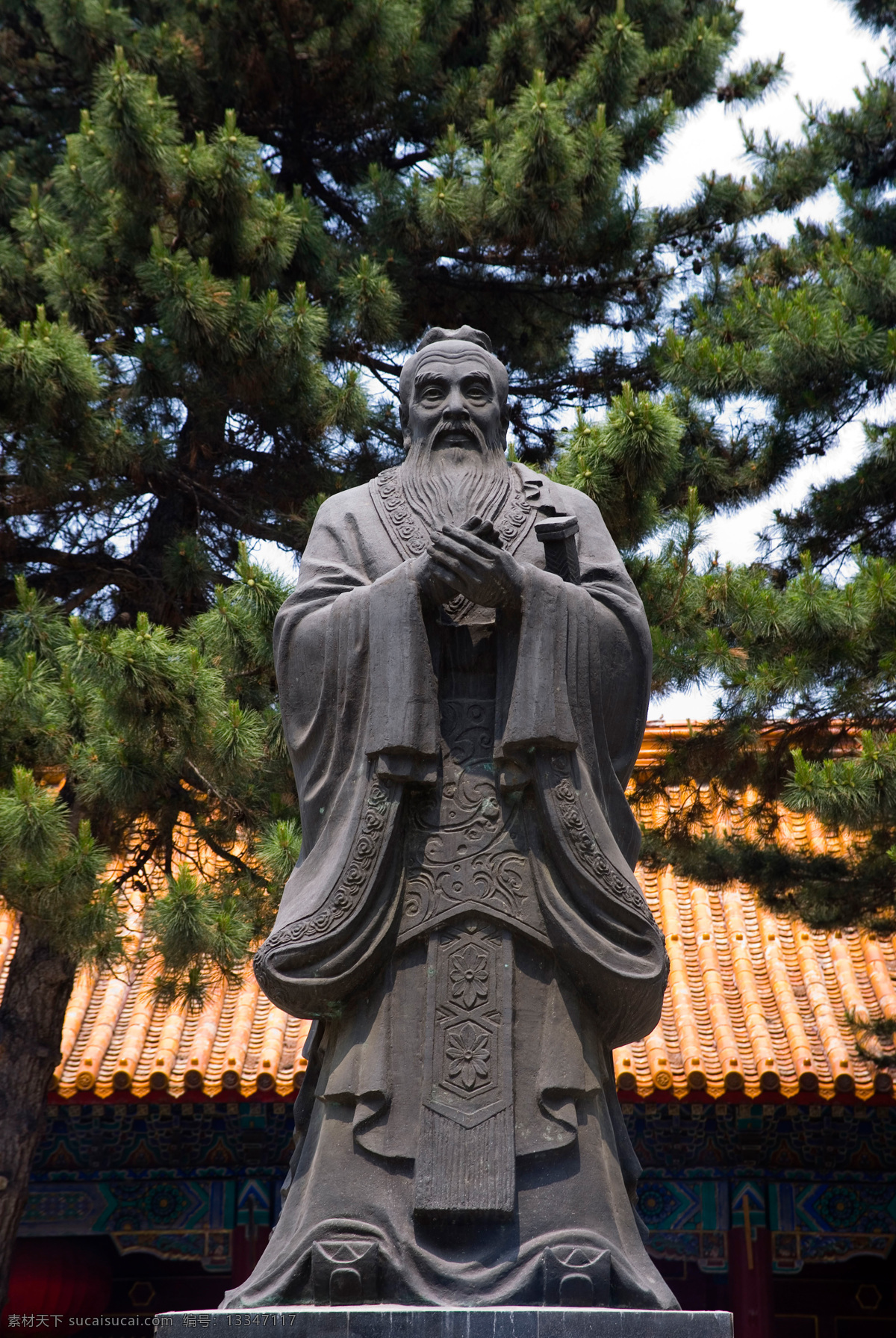 哈尔滨文庙 黑龙江 哈尔滨 文庙 孔子 孔子像 雕塑 石雕 石像 雕像 绿树 树木 建筑 建筑园林