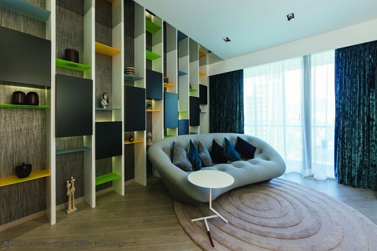 现代 时尚 客厅 拼 色 柜子 室内装修 效果图 客厅装修 褐色地板 深色窗帘 灰色沙发