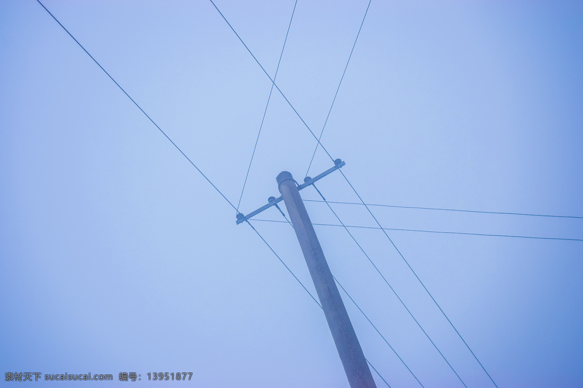 电线杆 天空 雾 蓝色 冷色 现代科技