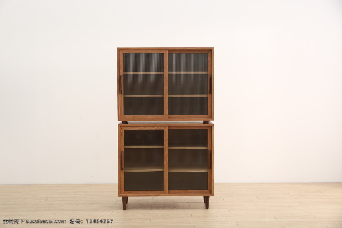 两层空柜子 玻璃柜子 橱柜 柜子正面 空柜子 实木家具 实木柜子 书柜 照片素材 生活百科 生活素材