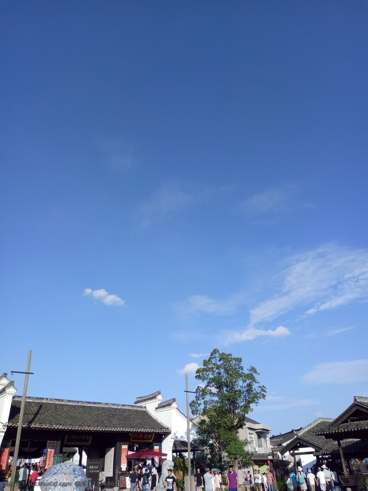 鸣鹤古镇 天空 蓝色 白云 背景 旅游摄影