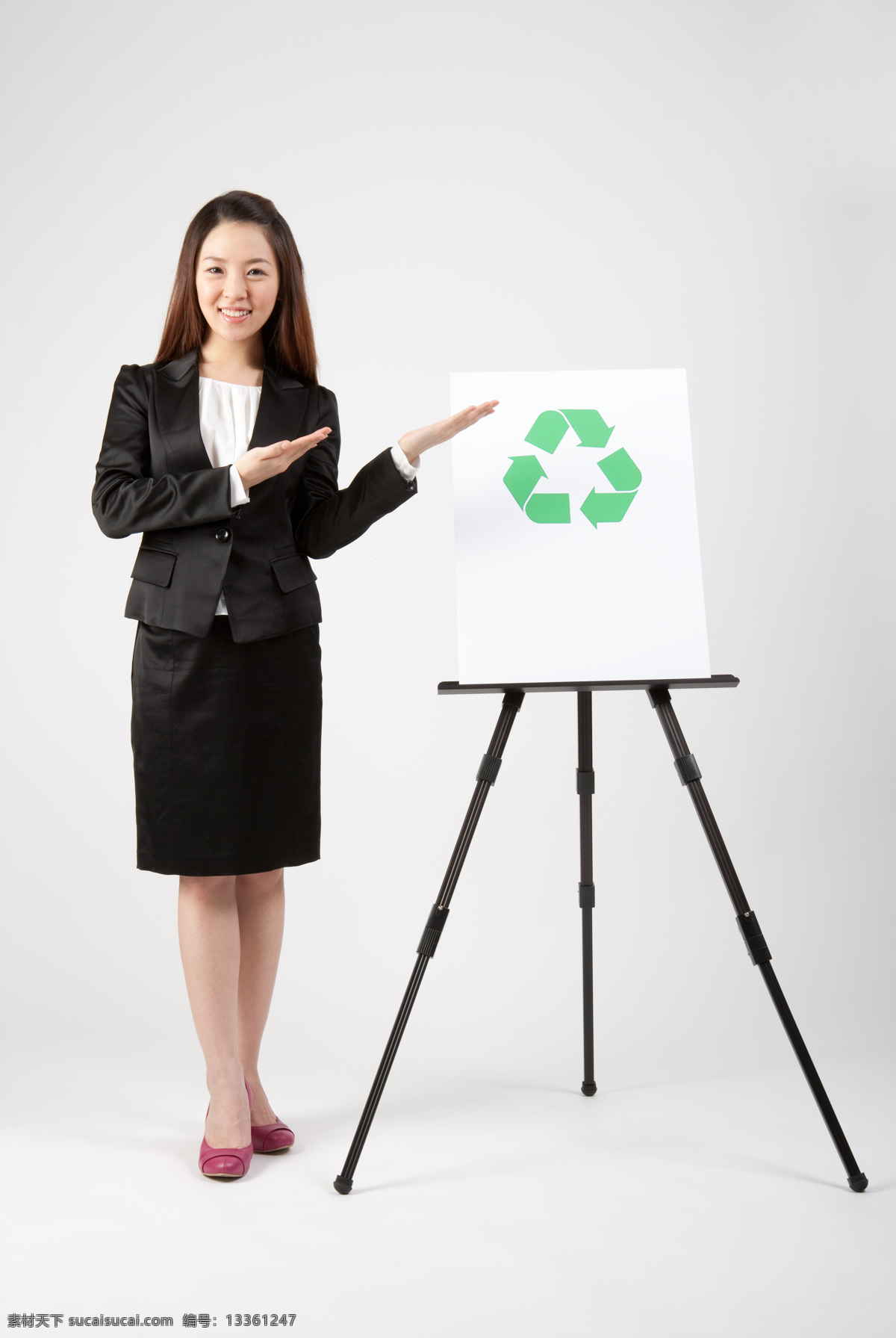 做 环保宣传 志愿者 美女图片 环保 环境保护 保护地球 绿色环保 美女 微笑 环保标志 循环标 牌子 演讲 节约能源 创意 高清图片 人物图片