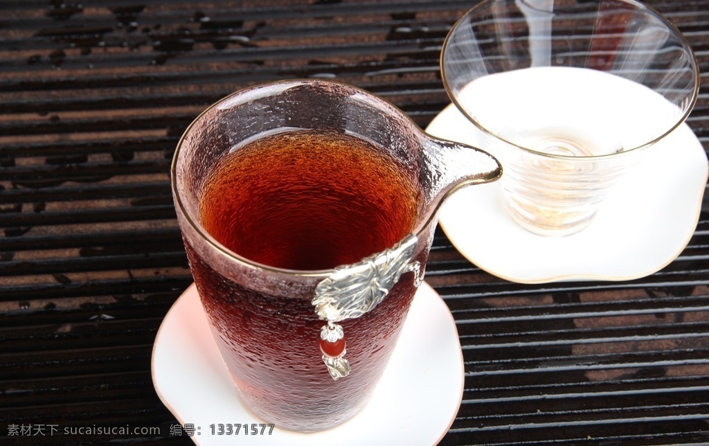 普洱茶 茶艺图片 茶艺 茶汤 杯子 茶杯 熟茶 喝茶 汤色 餐饮美食 饮料酒水