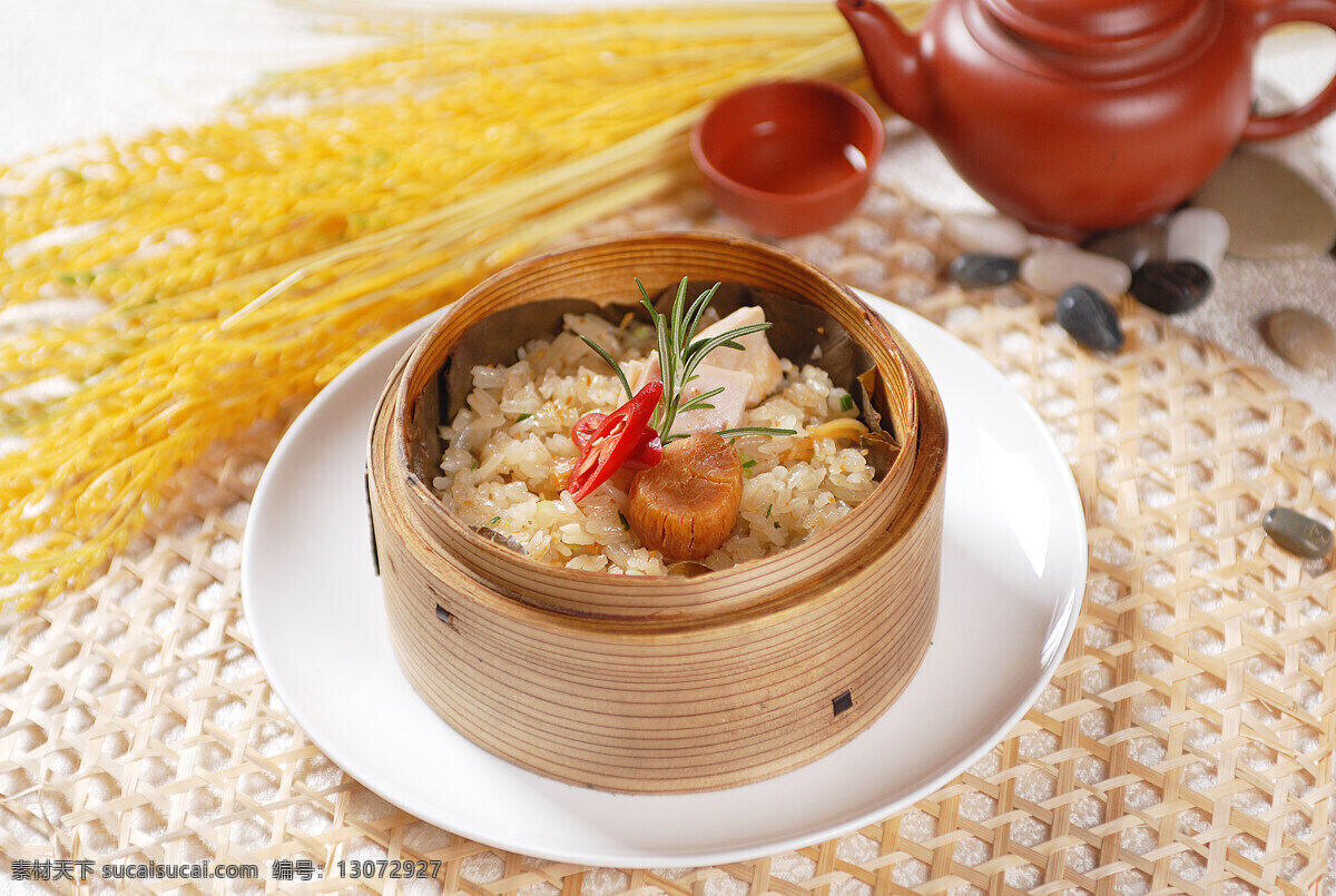 荷香糯米鸡 荷叶 糯米 鸡肉 豆腐 红椒 茶壶 蒸菜类 传统美食 餐饮美食