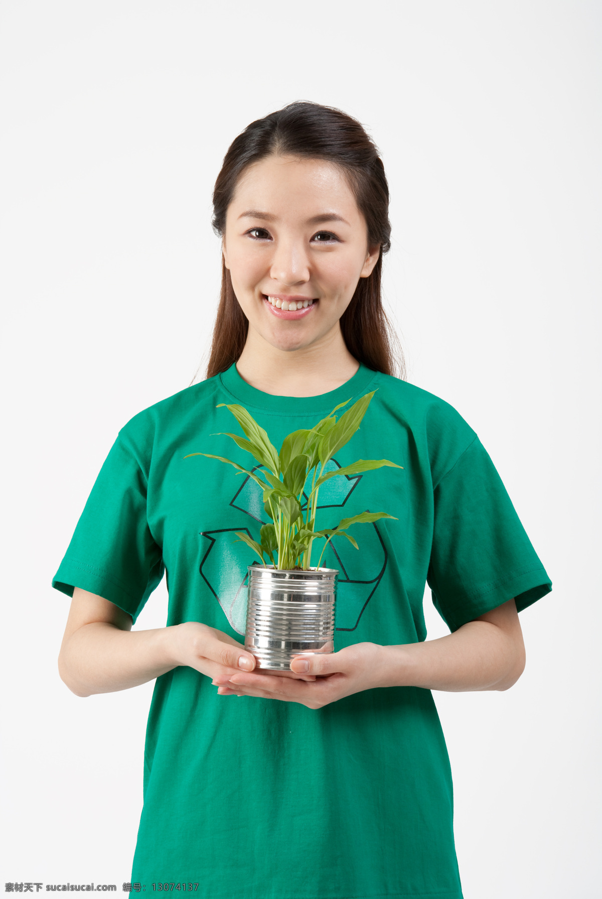 双手 捧 植物 环保 志愿者 美女图片 环境保护 保护地球 绿色环保 美女 微笑 t恤 短袖 双手捧着 罐子 环保宣传 创意 抽象 特写 高清图片 人物图片