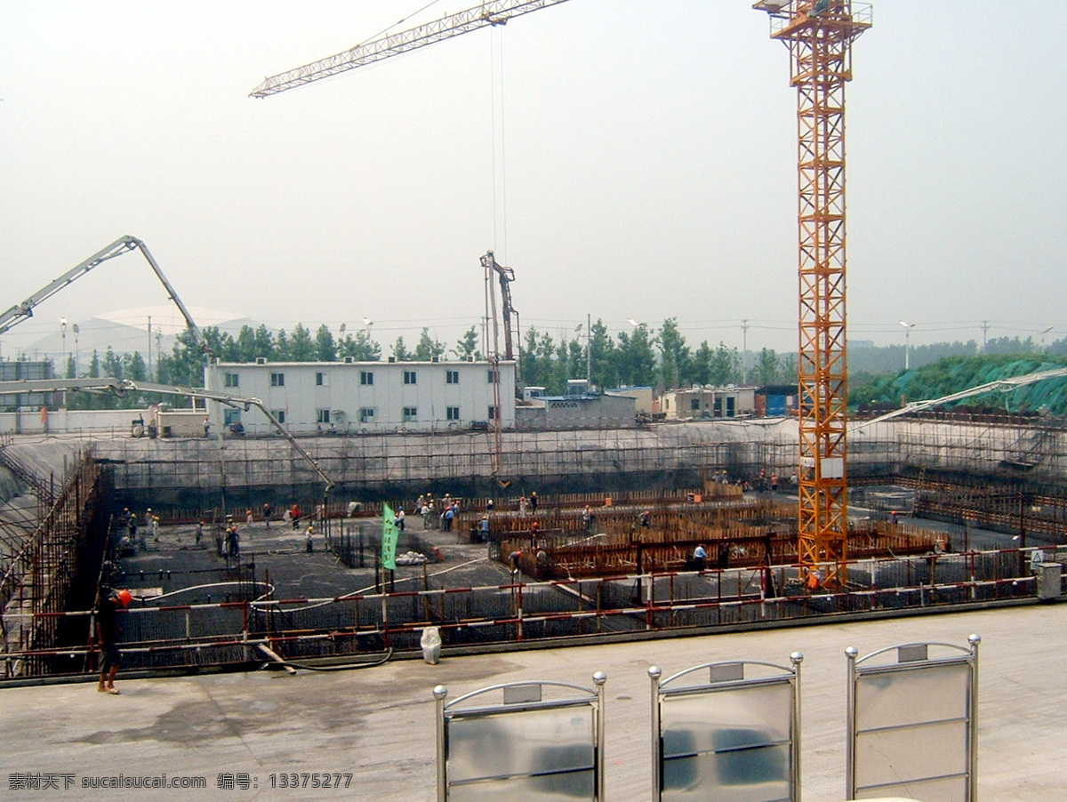 房屋 工人 广告牌 建筑摄影 建筑园林 铁架 南通 泵车 施工 南通泵车施工 建设场地 矢量图 其他矢量图