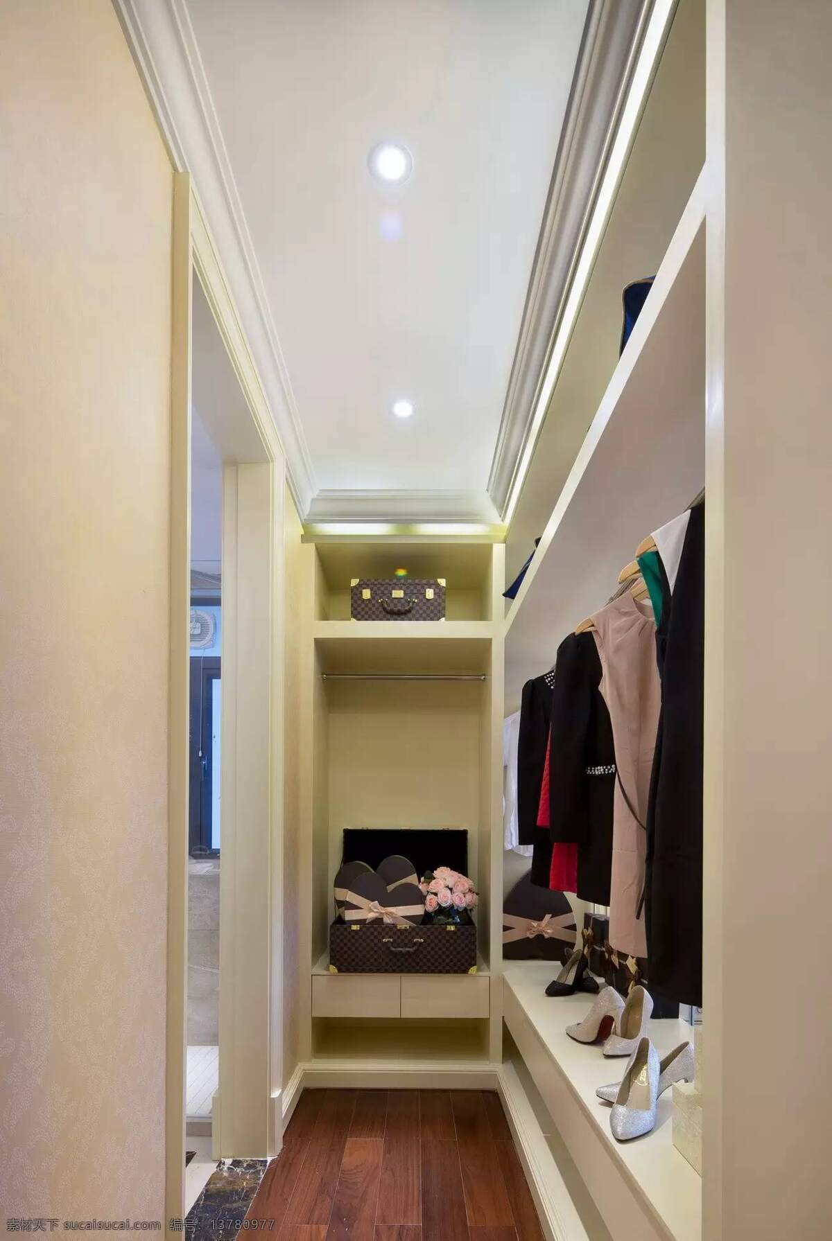 现代 家居 服装 间 装修 效果图 室内设计 家装效果图 美式 时尚 奢华 设计素材 室内装修 装修实景图 家装设计 现代装修 别墅 服装间