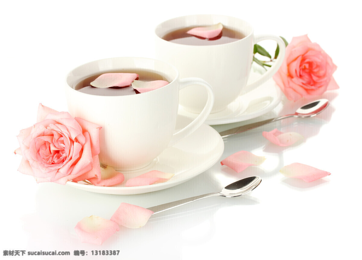 茶水 茶 茶杯 粉红玫瑰 玫瑰花瓣 玫瑰花 咖啡 月季花 花茶 绿叶 茶叶 花卉 酒水饮料 饮料酒水 餐饮美食