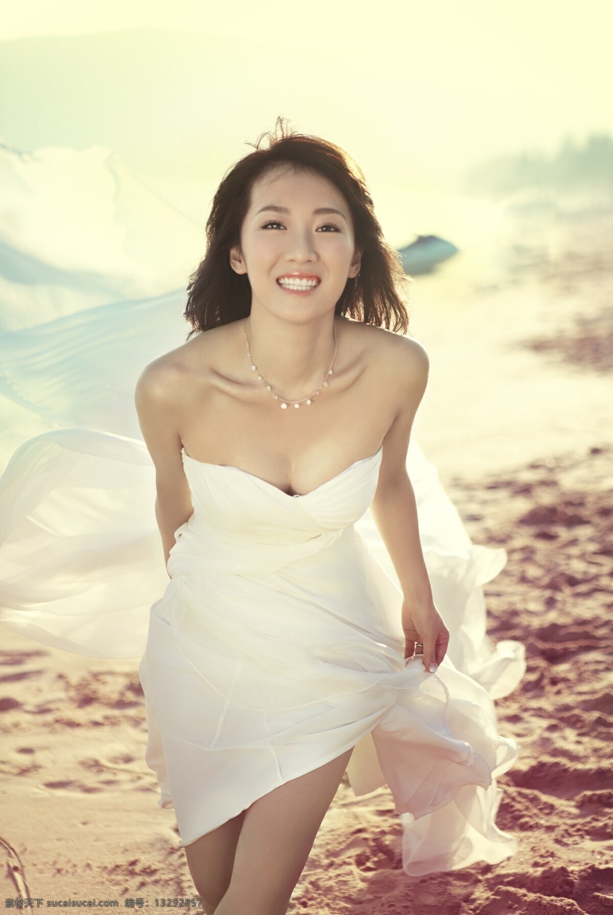 李念 明星 美丽 大方 偶像 甜美 黄裙 漂亮 性感 明眸 端庄 婚纱 明星偶像 人物图库