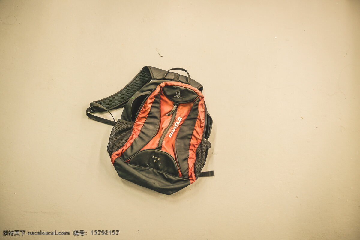 旅行者 双肩 背包 双肩背包 双肩包 户外背包 旅行背包 书包 旅游用品 旅行行李 生活用品 生活百科 生活素材