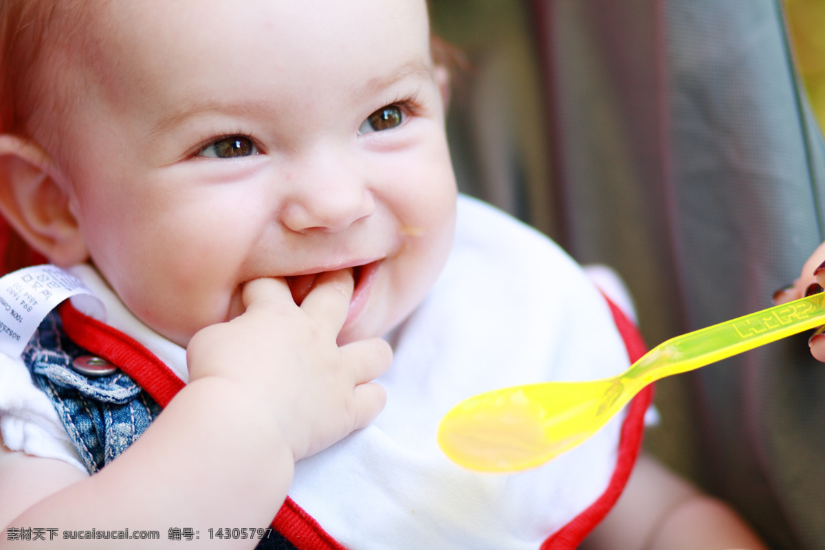 微笑 开心 宝宝 吃东西 喂养 喂食 婴儿 baby 孩子 小儿 宝宝图片 人物图片