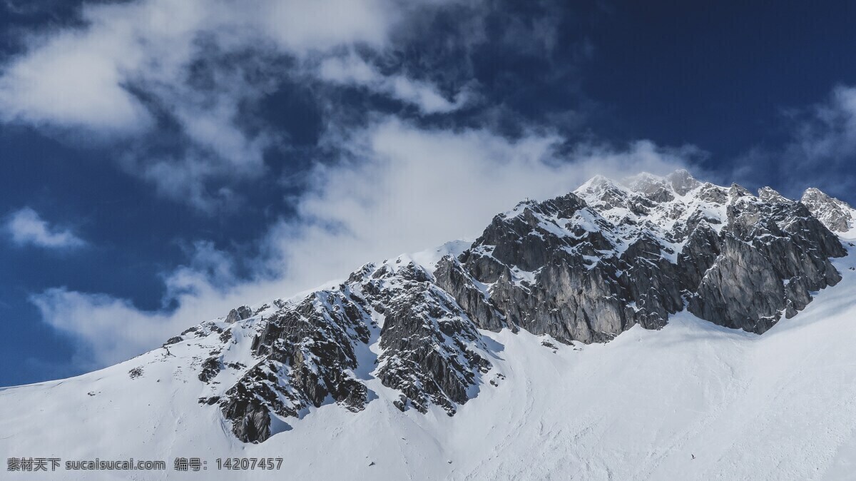 大雪山 蓝天白云 白雪覆盖 天空 高山 山峰 风景 自然景观 自然风景