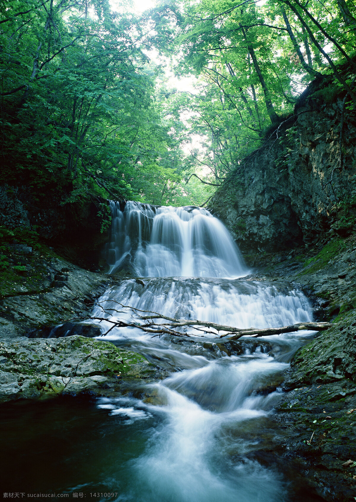 瀑布图片素材 自然 风景 瀑布 水花 水雾 溅出 湍急 急流 瀑布图片 风景图片